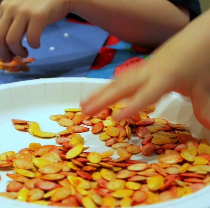 Většina receptů s dýňovými semínky pro dospělé je vhodná i pro děti, pouze se zmenšením objemu